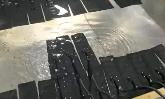 图片包含 桌子, 纸, 食物, 键盘 描述已自动生成