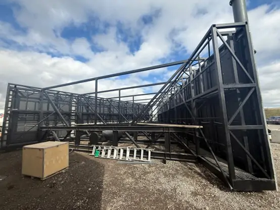 建筑的桥 描述已自动生成