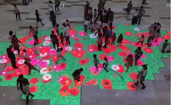 图片包含 草, 蛋糕, 玩具, 鸟 描述已自动生成