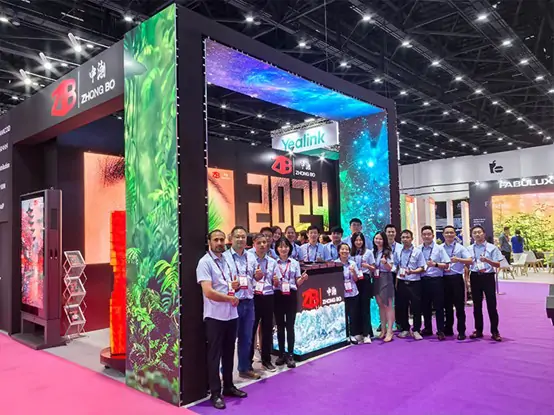 房间里有许多行李箱 低可信度描述已自动生成