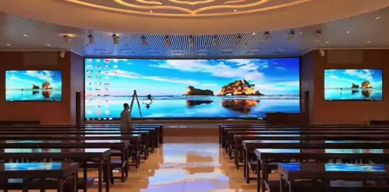 5m W x 1.5m H LED screen